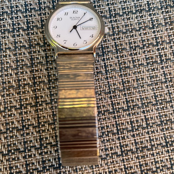 Vintage Bulova Silver Tone Quartz Watch - Picture 3 of 6